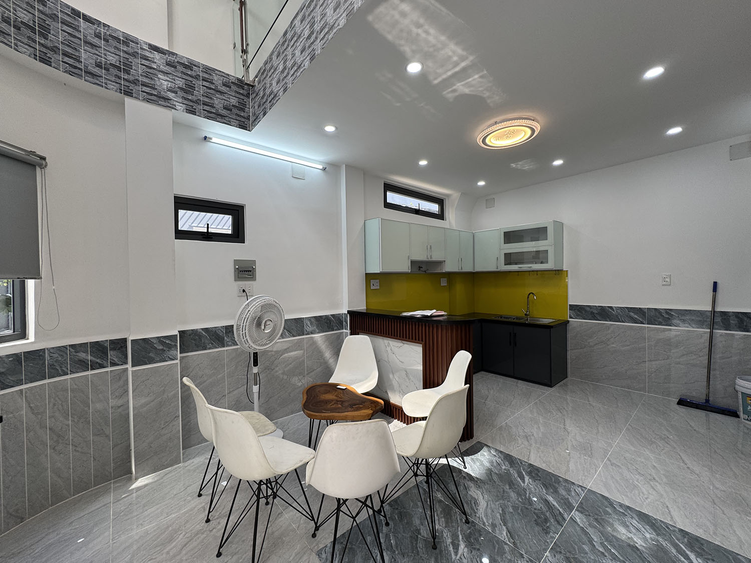 Siêu phẩm biệt thự mini góc 2 mặt tiền, 3 lầu, xây mới 100%, hẻm đẹp khu cao cấp Lê Văn Sỹ, Quận 3